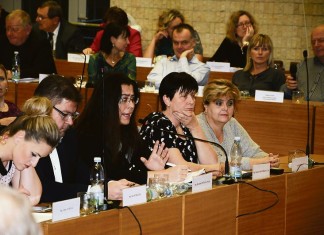Zastupitelé se sešli na předposledním veřejném rokování v plném počtu