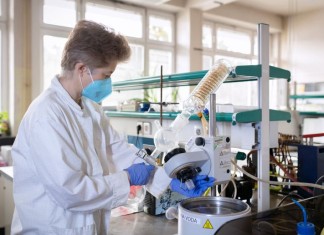 Laboratoře ORLEN Unipetrol testují paliva, kvalitu odpadních vod či intenzitu hluku a osvětlení