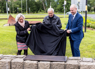 Celoživotnímu pracovníkovi a historikovi litvínovské chemičky odhalili pamětní desku