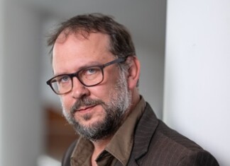 Rozhovor s režisérem Filipem Nickolsem o poslední letošní premiéře Cyrano z Bergeracu v mosteckém divadle