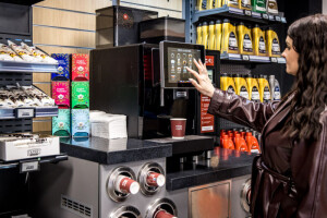 Vojtěch Hájek, vojtech.hajek@fotostudioh.cz, tel. +420 603 449 349