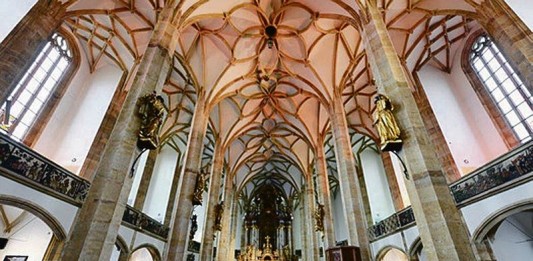 Na tradiční „Půlnoční“ na 1. náměstí a bohoslužbu do děkanského chrámu