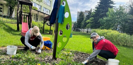 Dobrovolníci z Orlen Unipetrol pomáhali v litvínovských mateřinkách