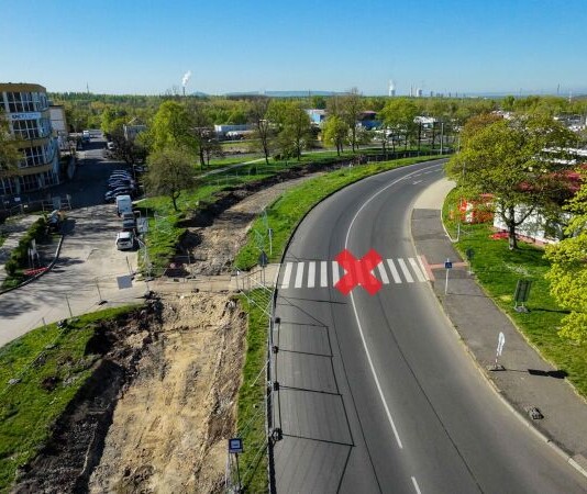 V Mostecké ulici se zavírá přechod