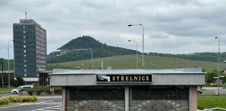 Mostecká střelnice v podchodu má nové majitele